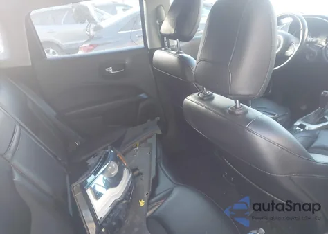 2019 Jeep Compass Latitude 4X4 from USA, damaged, VIN 3C4NJDBB6KT839388